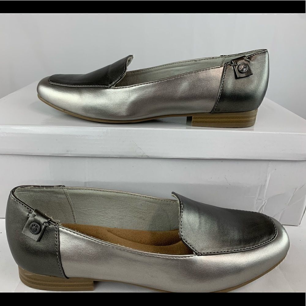 Gloria Vanderbelt Marjorie silver/shimmer loafer - Picture 4 of 9